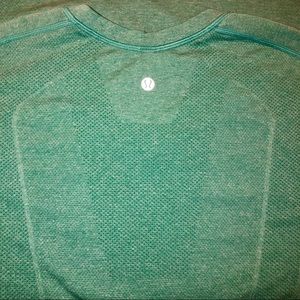 Lululemon Workout Shirt Moisture Wicking Large